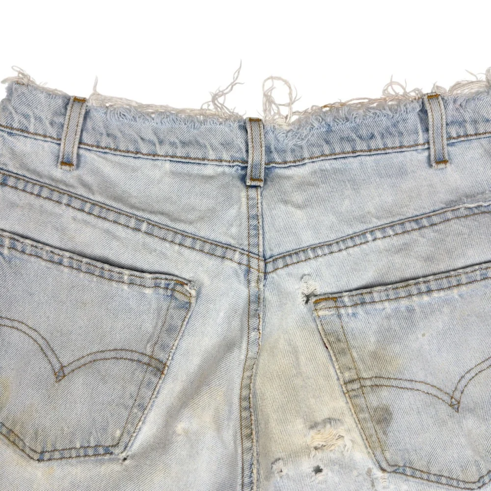 Vtg 90s Levi's 550 Cutoff Shorts‎ Women's 32 Light Wash Distressed Thrashed USA